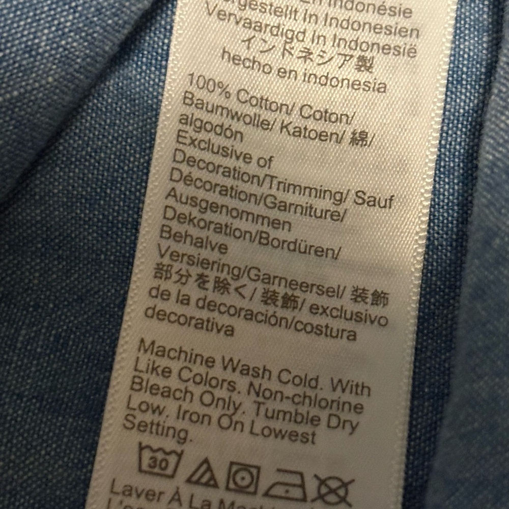 J Crew Chambray Puff Sleeve Ruffle Placket


100% cotton. Smoke-free home. - Picture 10 of 11